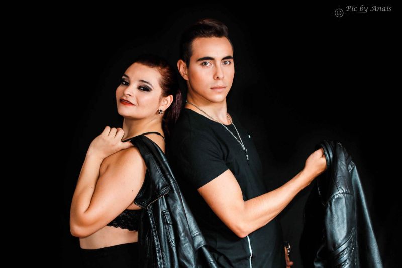 Mayra und Jonny präsentieren sich dem Publikum unserer Region